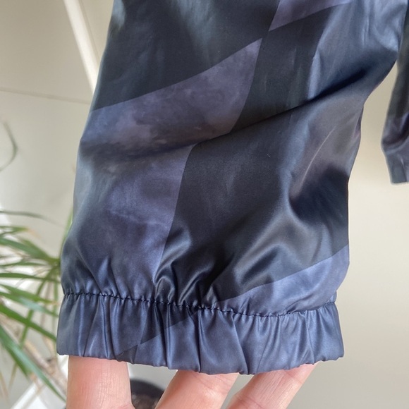 Adidas Bayern Munich Windbreaker - Picture 8 of 15